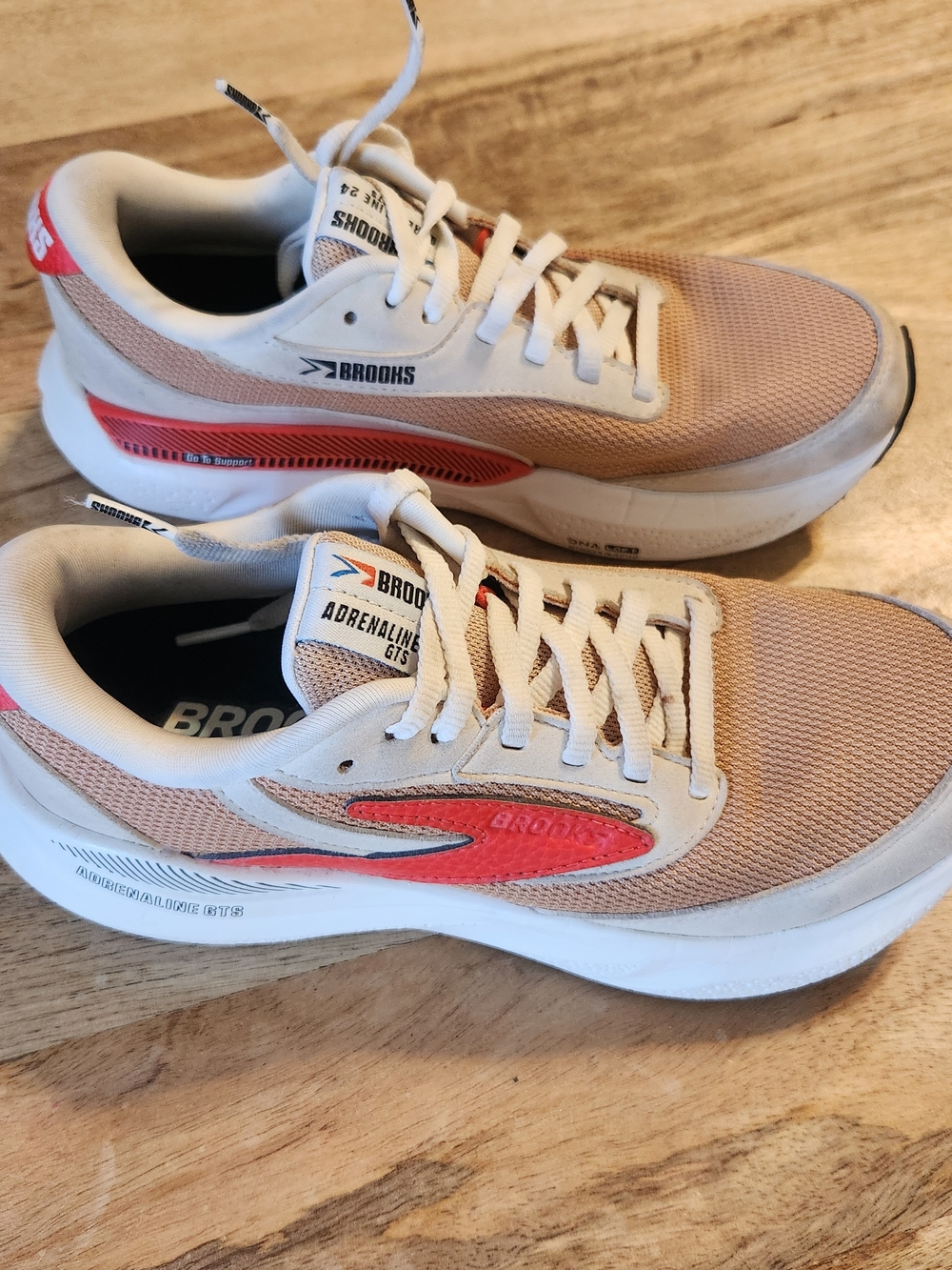 Brooks - Women's Adrenaline Gts 24 Shoes